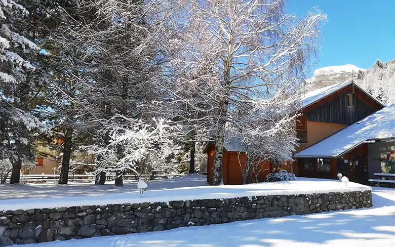 exterireur hiver gîte gîte de groupe vallée du Champsaur Valgaudemar Parc des Ecrins